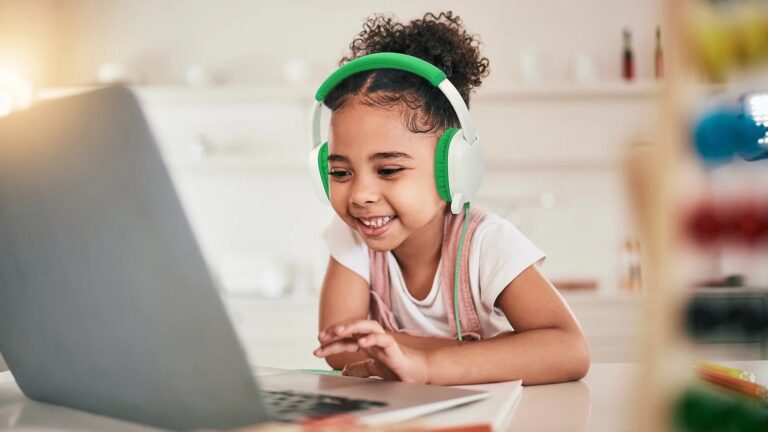 AVID Products WonderEars AP-400: Comfortable USB-C Headset for Kids on Gadget Flow