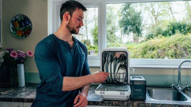 Capsule Personal Dishwasher 2.0 with a Compact, 15-Minute Rapid Wash Cycle on Gadget Flow