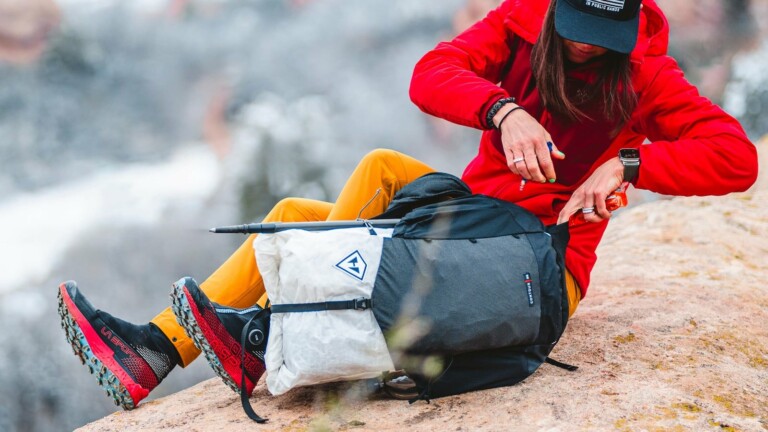 HYPERLITE Contour 35 frameless thru hiking pack is designed for experienced hikers