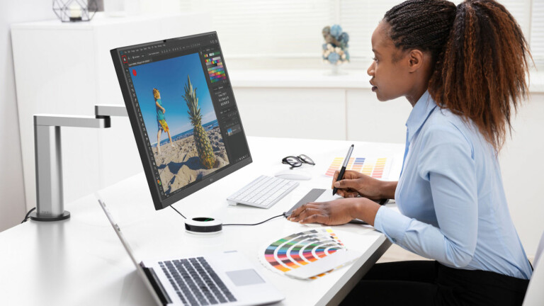 LG UltraFine Display Ergo AI 32UN880-B monitor can automatically adjust for comfort