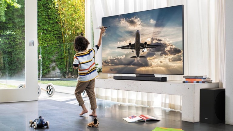 Who leads the smart TV market in 2024? LG vs. Samsung detailed comparison