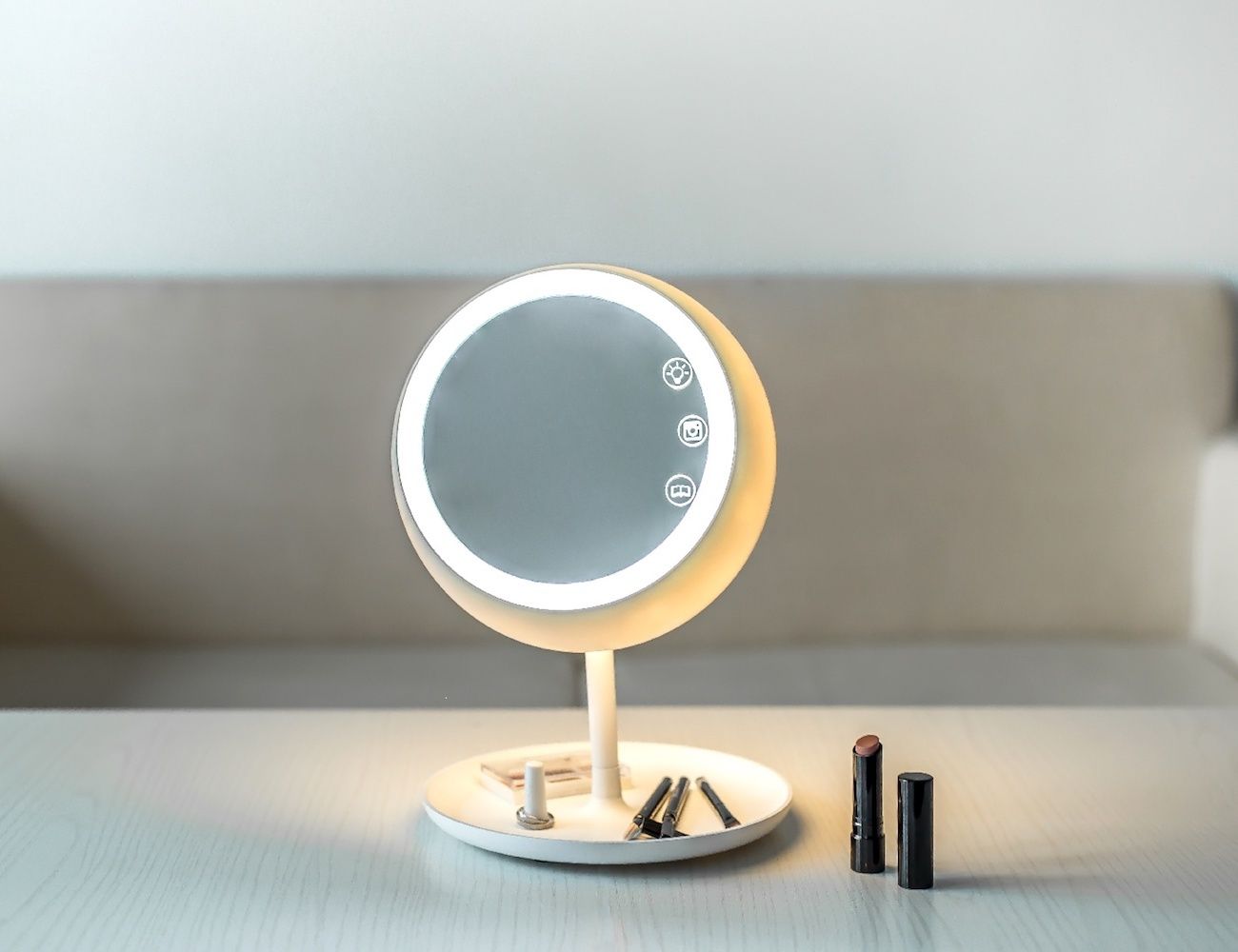 JUNO Smart Makeup Mirror transforms into a reading light