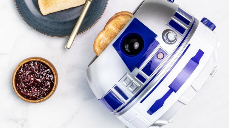 Uncanny Brands Star Wars R2-D2 Deluxe Toaster brings galaxy-inspired fun to breakfast